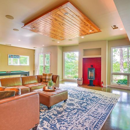Stunning Lakefront Roxboro Home With Private Dock! エクステリア 写真