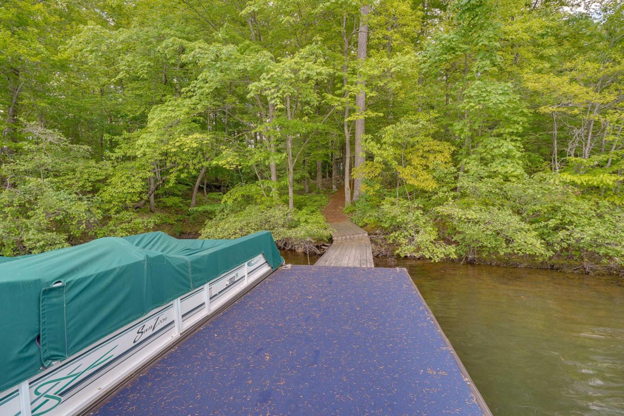 Stunning Lakefront Roxboro Home With Private Dock! エクステリア 写真