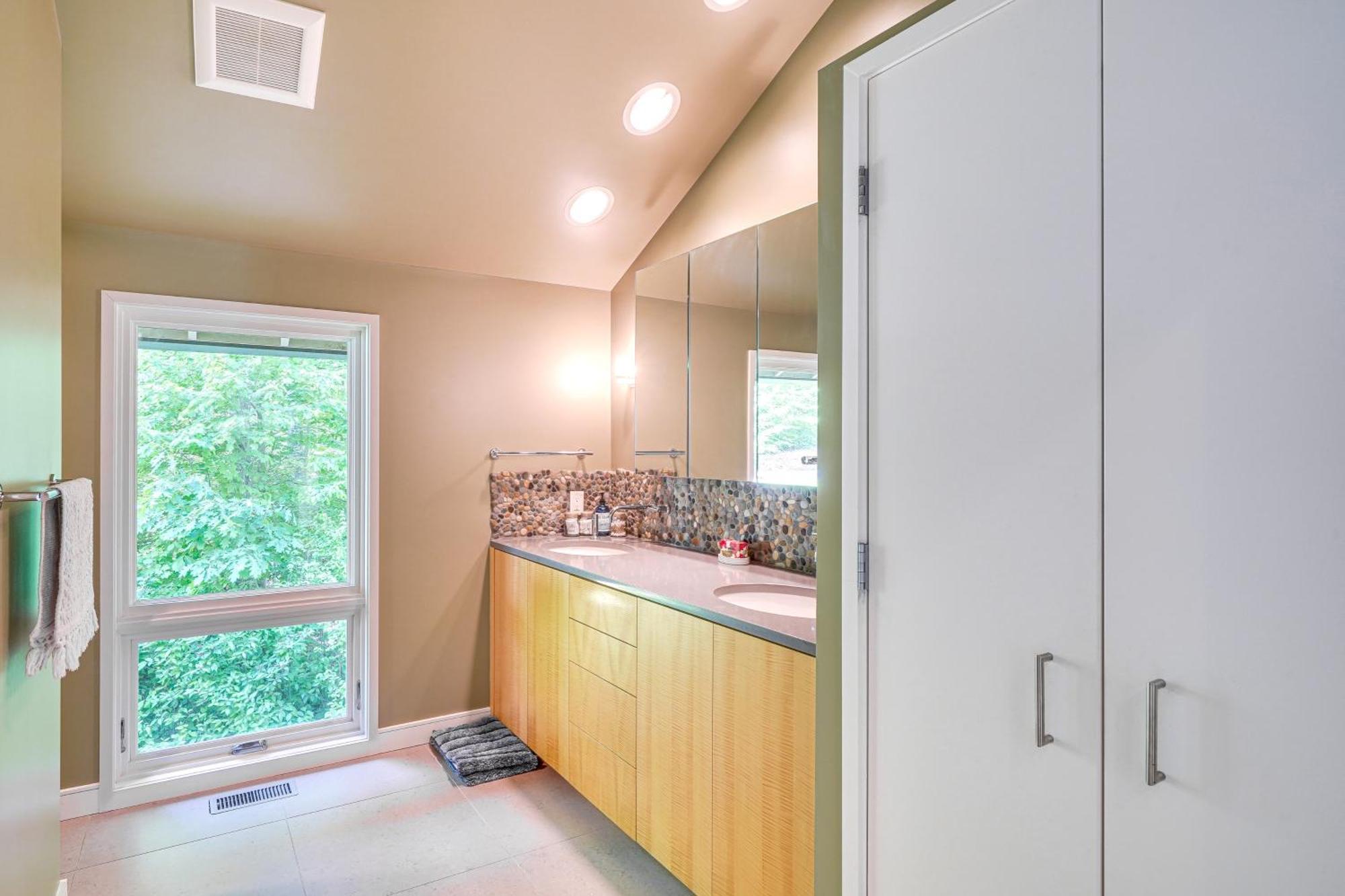Stunning Lakefront Roxboro Home With Private Dock! エクステリア 写真