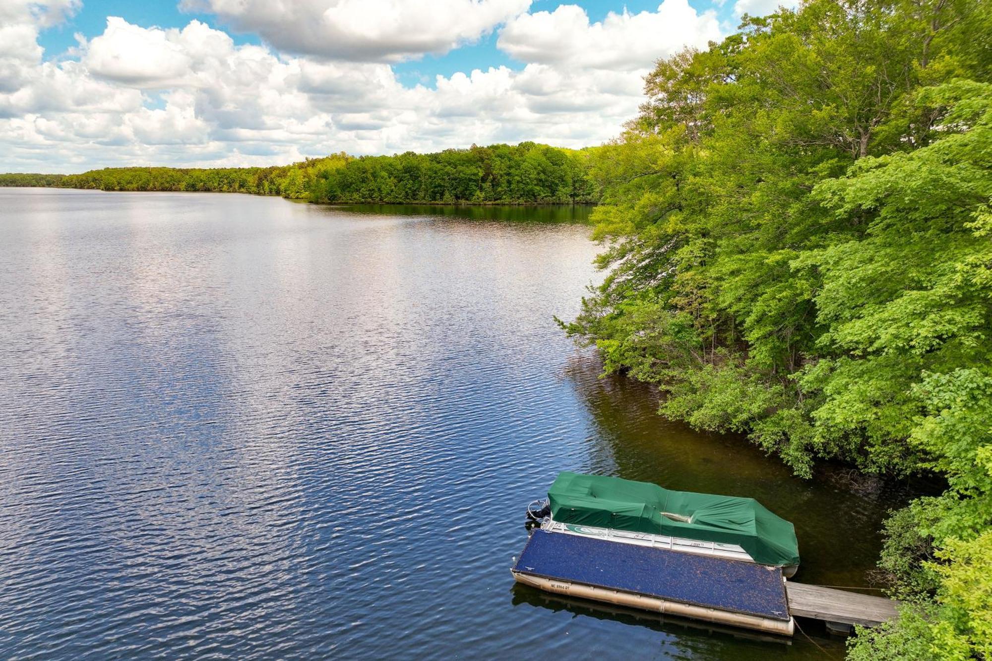Stunning Lakefront Roxboro Home With Private Dock! エクステリア 写真
