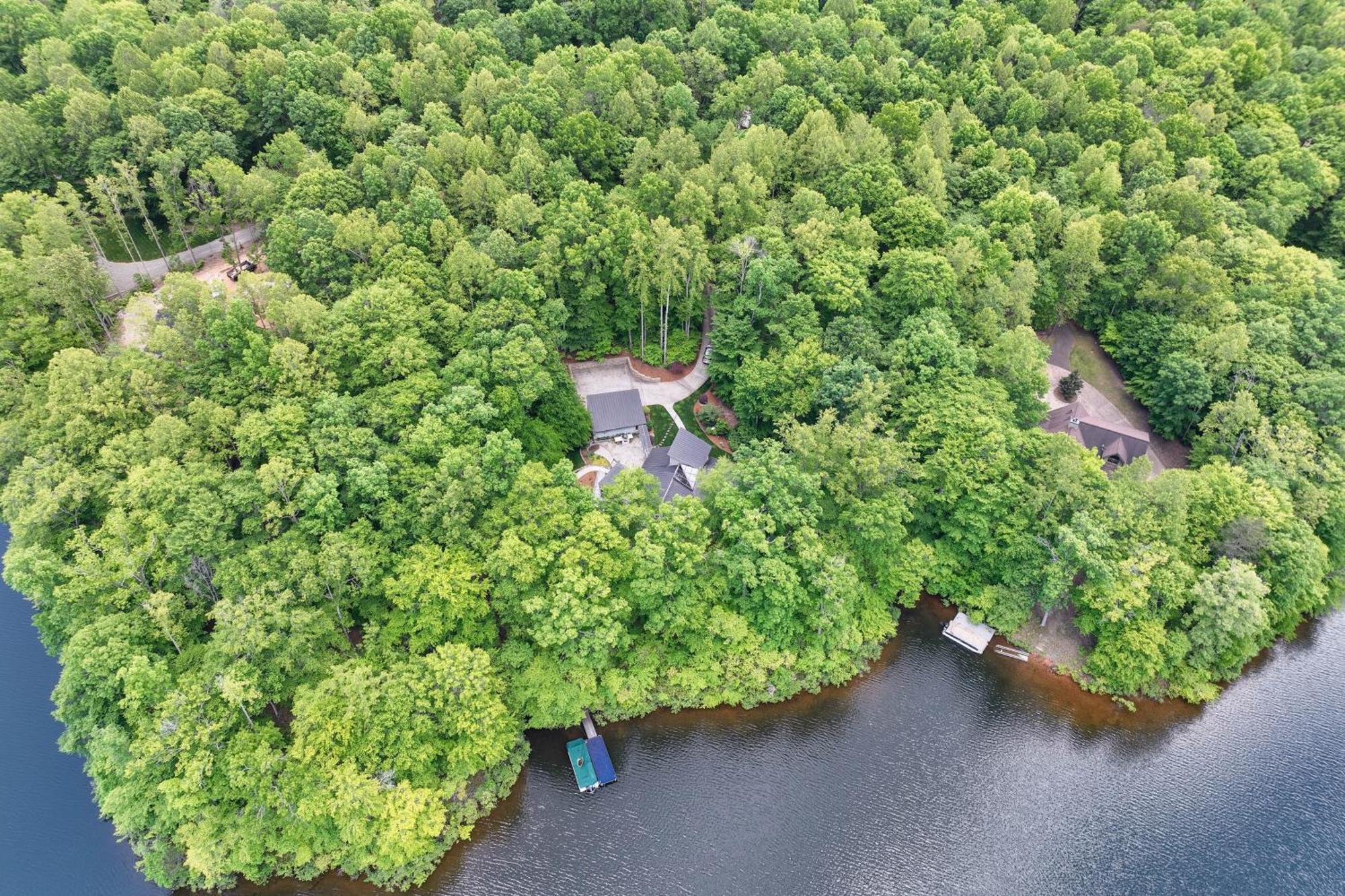 Stunning Lakefront Roxboro Home With Private Dock! エクステリア 写真