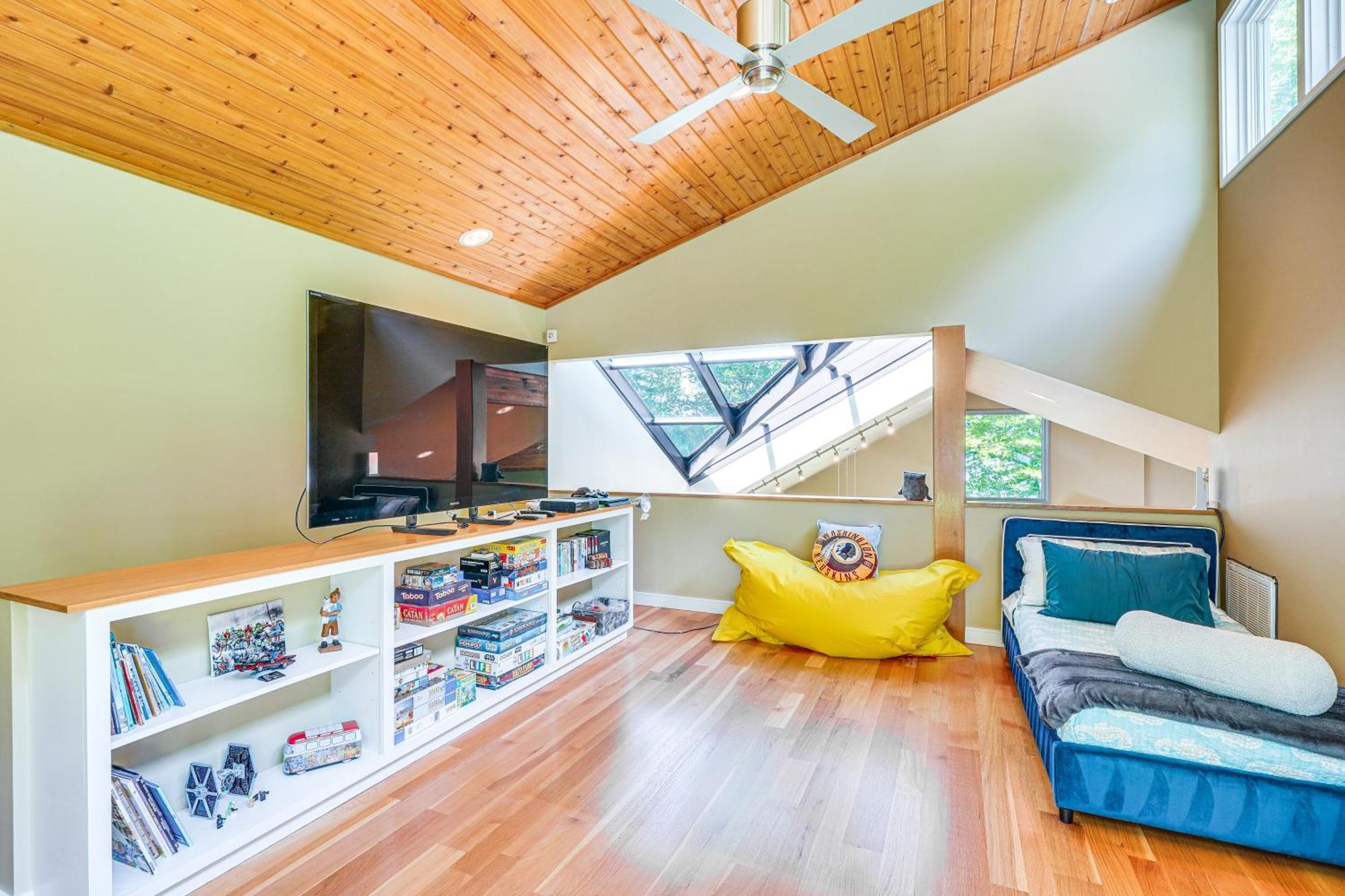 Stunning Lakefront Roxboro Home With Private Dock! エクステリア 写真