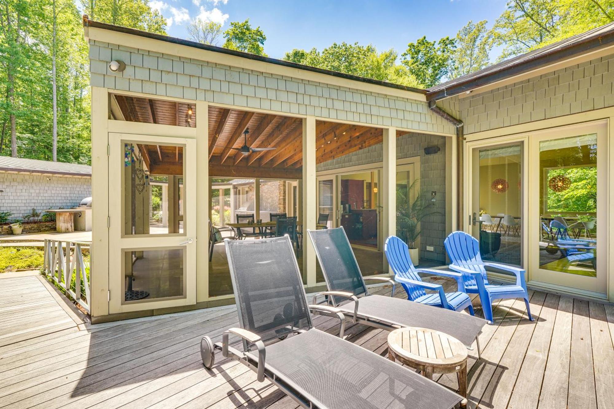Stunning Lakefront Roxboro Home With Private Dock! エクステリア 写真