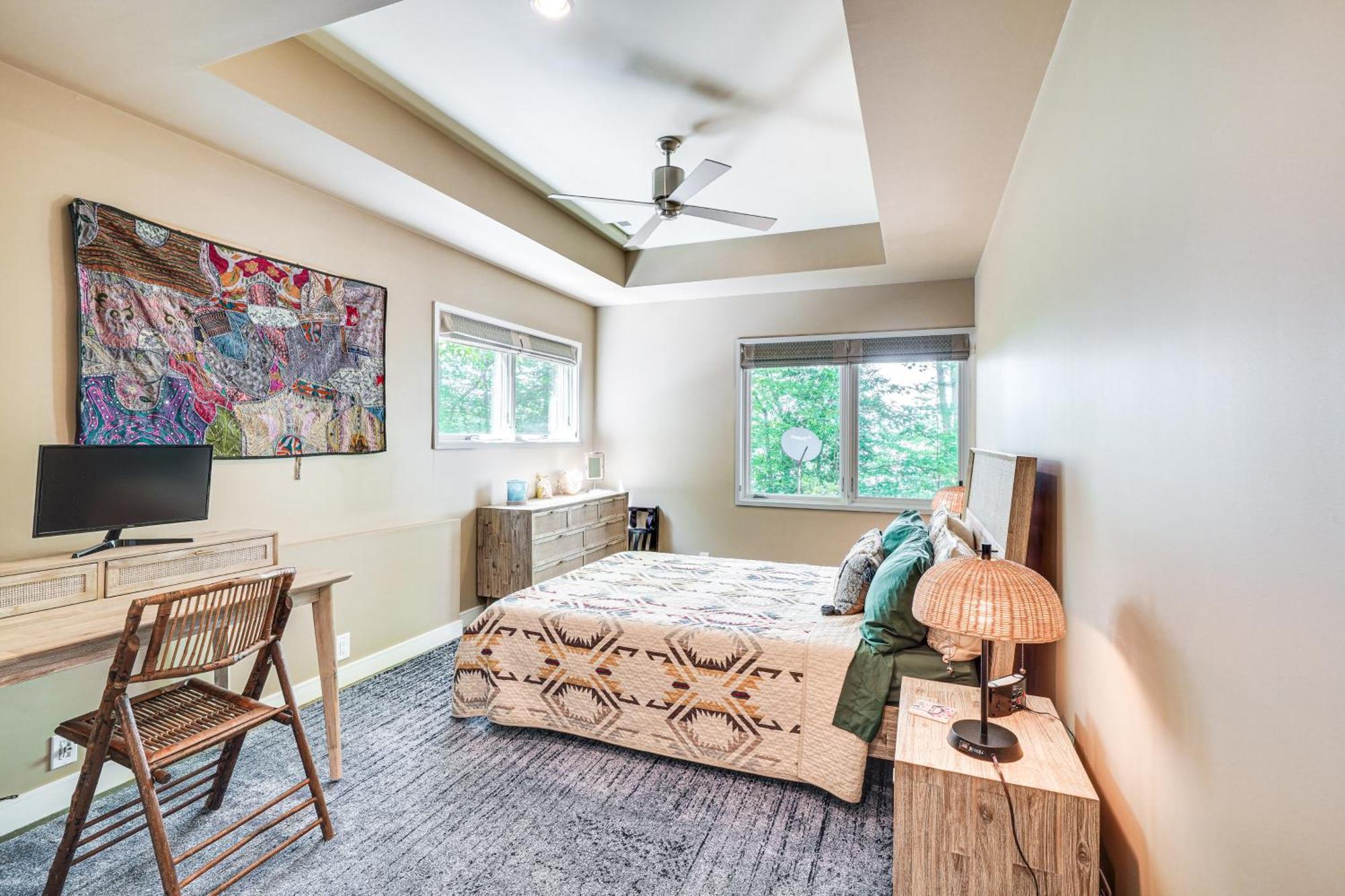 Stunning Lakefront Roxboro Home With Private Dock! エクステリア 写真