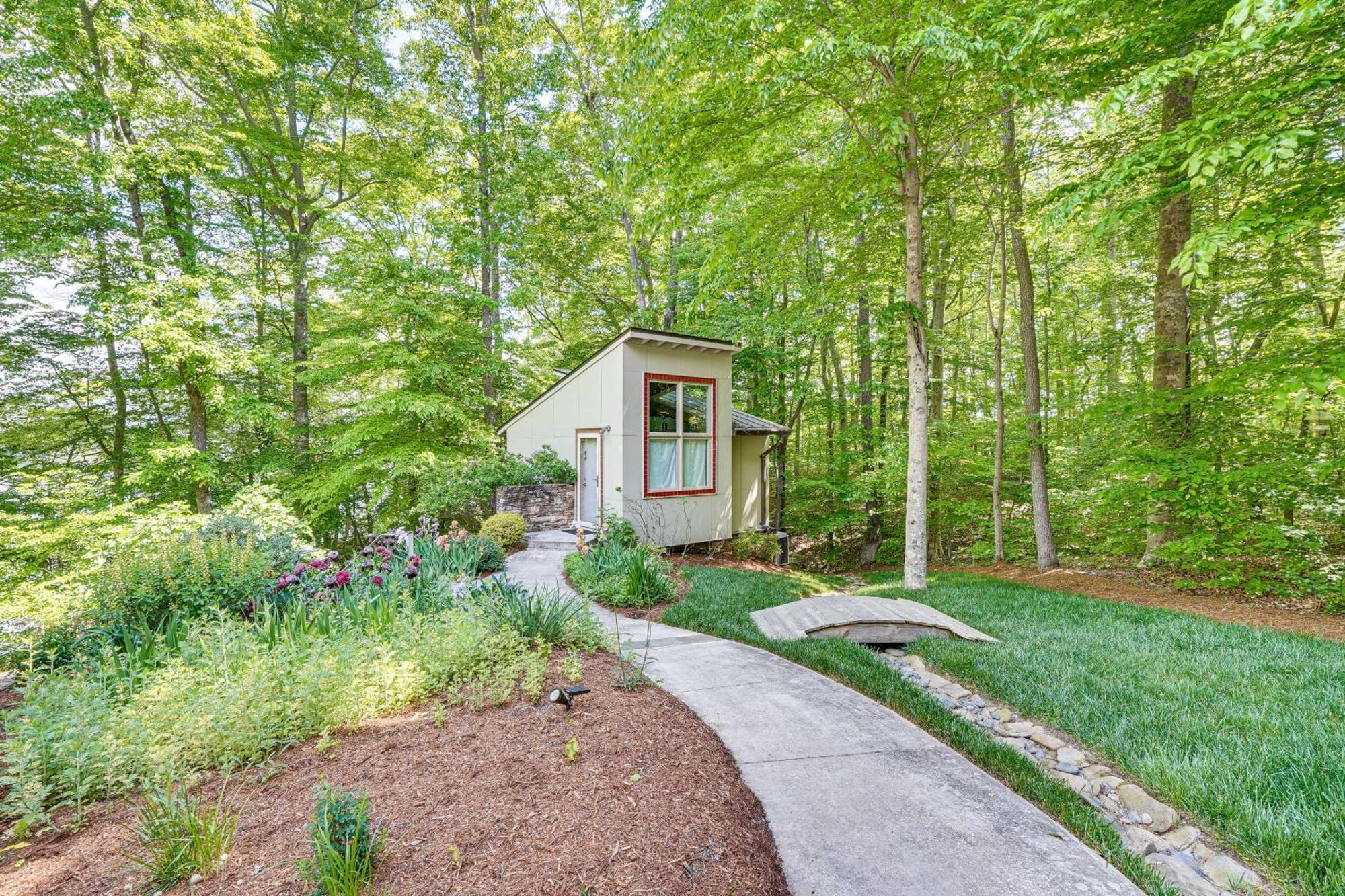 Stunning Lakefront Roxboro Home With Private Dock! エクステリア 写真