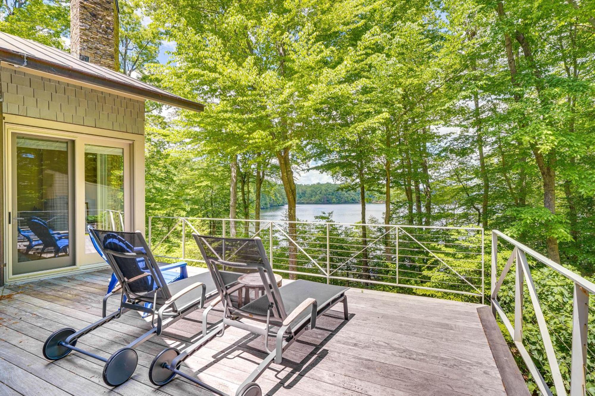 Stunning Lakefront Roxboro Home With Private Dock! エクステリア 写真