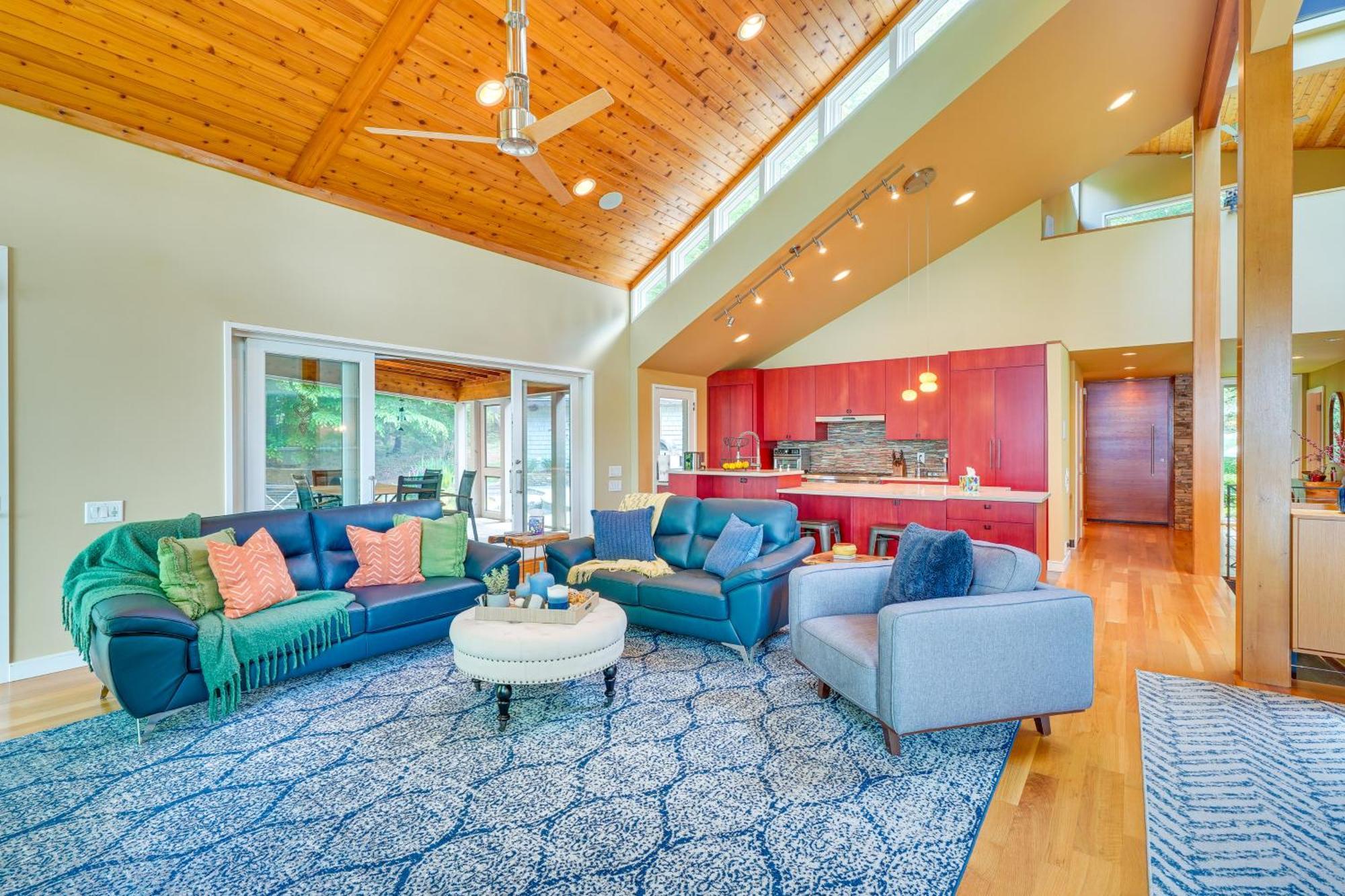 Stunning Lakefront Roxboro Home With Private Dock! エクステリア 写真